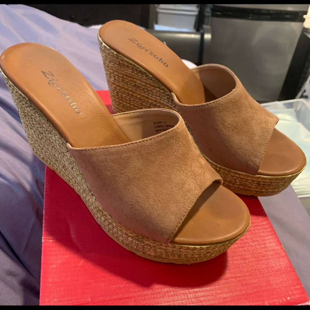 Tan open toe sandals new